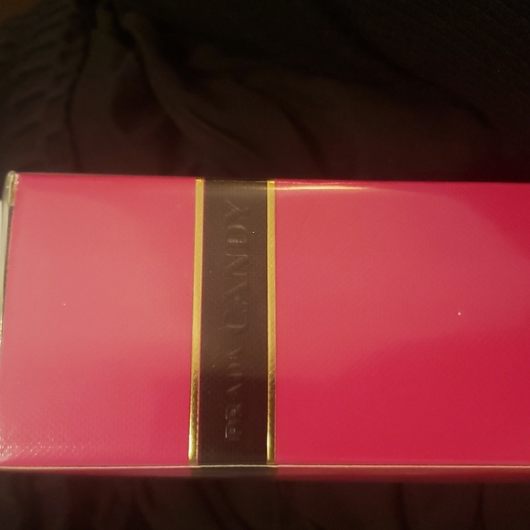 PRADA - Picture 3 of 3